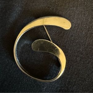 2” Silver Swirl Fashion Pin in Silver